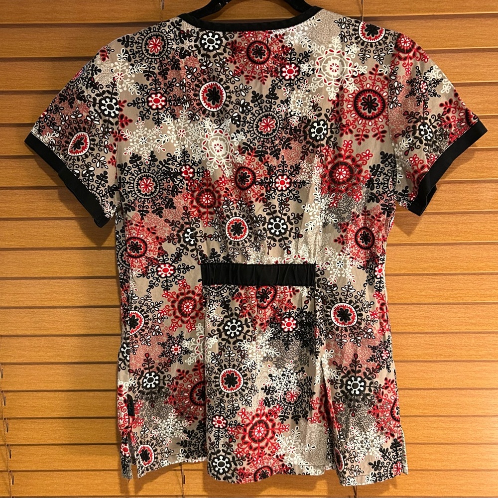 Peaches by Med Couture Scrub Top Size Small 100% cotton - Picture 3 of 6